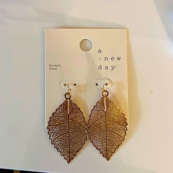 gold leaf earrings - Picture 1 of 2